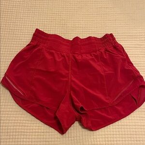 lululemon athletica majenta hotty hot 2.5 inch, size 6